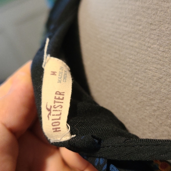 HOLLISTER MEDIUM FLORAL BLACK FALL MINI DRESS - Picture 4 of 5